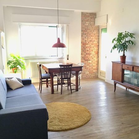 Casa Al Mare Apartment ลิโด ดิ ออสเตีย ภายนอก รูปภาพ