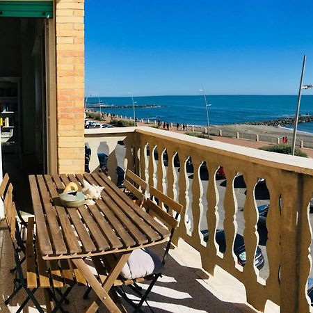 Casa Al Mare Apartment ลิโด ดิ ออสเตีย ภายนอก รูปภาพ