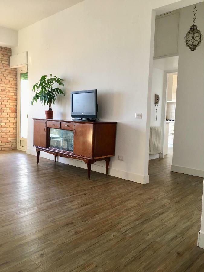 Casa Al Mare Apartment ลิโด ดิ ออสเตีย ภายนอก รูปภาพ