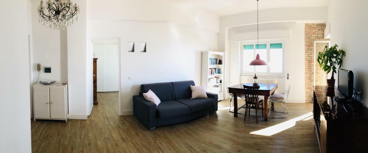 Casa Al Mare Apartment ลิโด ดิ ออสเตีย ภายนอก รูปภาพ
