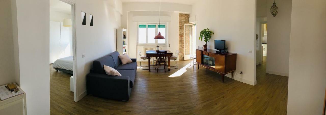Casa Al Mare Apartment ลิโด ดิ ออสเตีย ภายนอก รูปภาพ