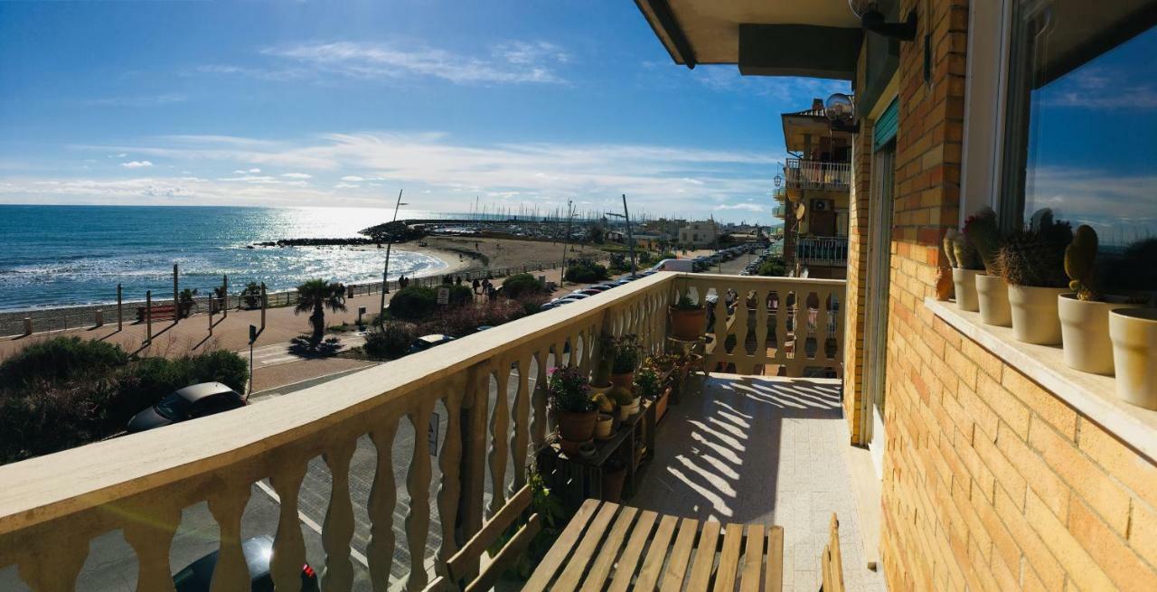Casa Al Mare Apartment ลิโด ดิ ออสเตีย ภายนอก รูปภาพ